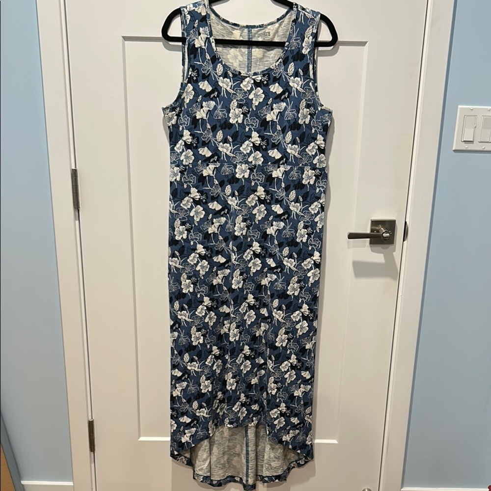 Duluth size M Floral Blue Sleeveless Maxi Dress